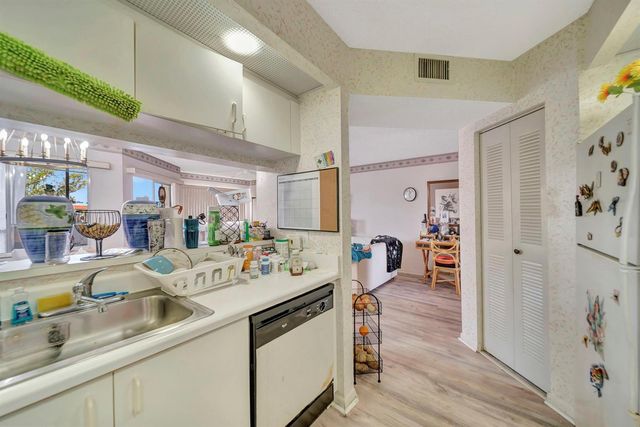 1400 SW 137th Avenue 311F, Pembroke Pines, FL 33027