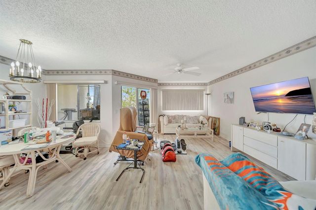 1400 SW 137th Avenue 311F, Pembroke Pines, FL 33027
