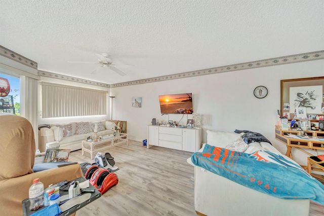 1400 SW 137th Avenue 311F, Pembroke Pines, FL 33027