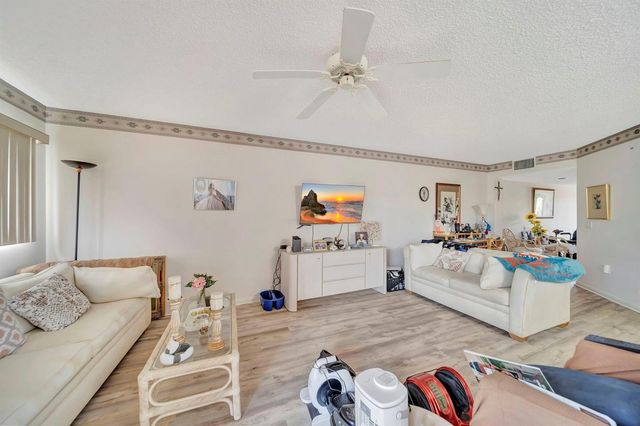 1400 SW 137th Avenue 311F, Pembroke Pines, FL 33027