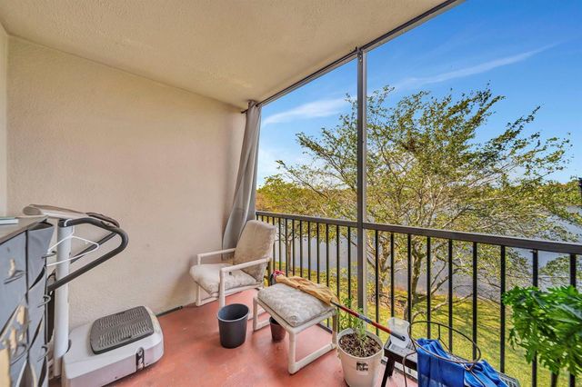1400 SW 137th Avenue 311F, Pembroke Pines, FL 33027
