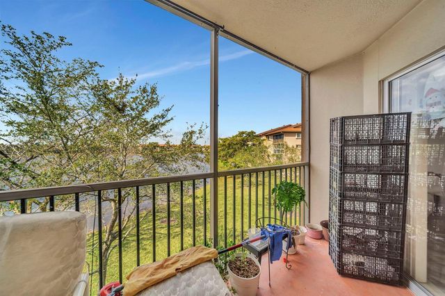 1400 SW 137th Avenue 311F, Pembroke Pines, FL 33027