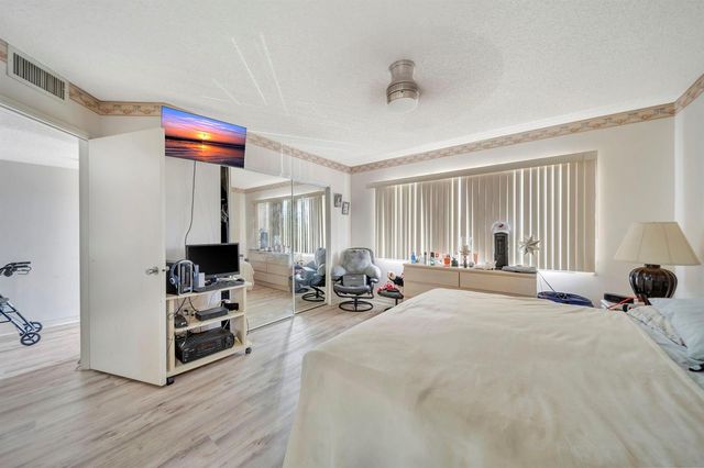 1400 SW 137th Avenue 311F, Pembroke Pines, FL 33027
