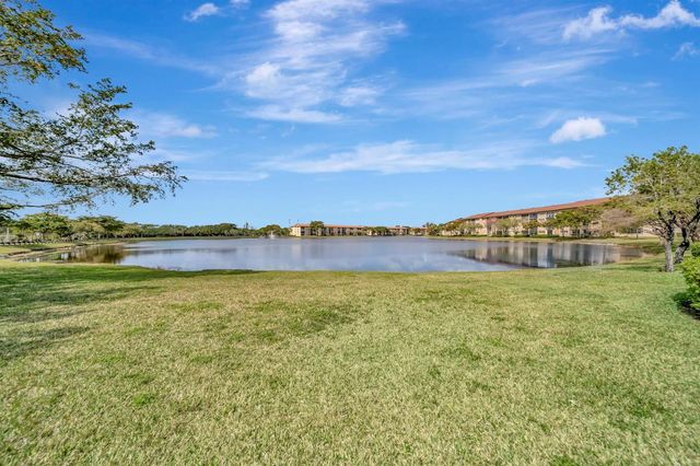 1400 SW 137th Avenue 311F, Pembroke Pines, FL 33027