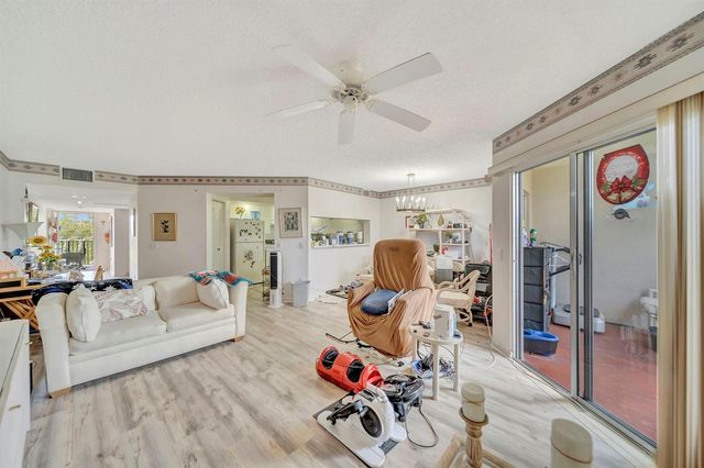 1400 SW 137th Avenue 311F, Pembroke Pines, FL 33027
