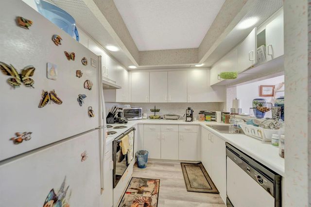 1400 SW 137th Avenue 311F, Pembroke Pines, FL 33027