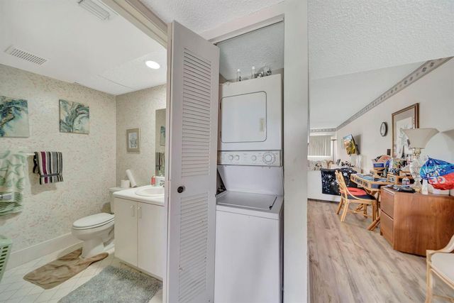 1400 SW 137th Avenue 311F, Pembroke Pines, FL 33027