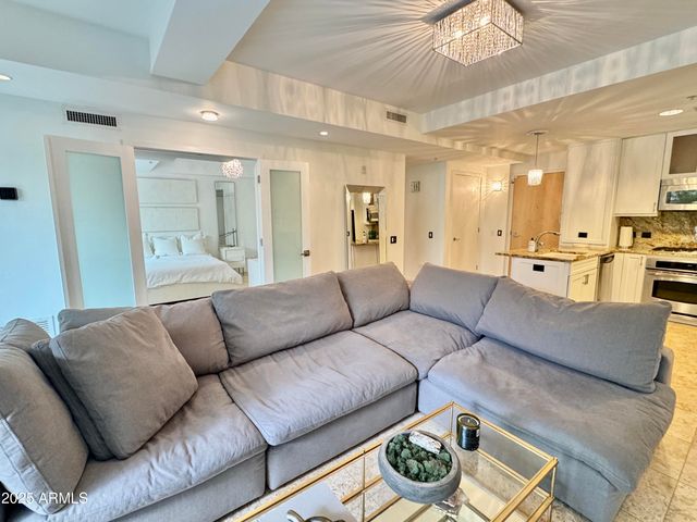 7141 E Rancho Vista Drive Unit 2013, Scottsdale, AZ 85251