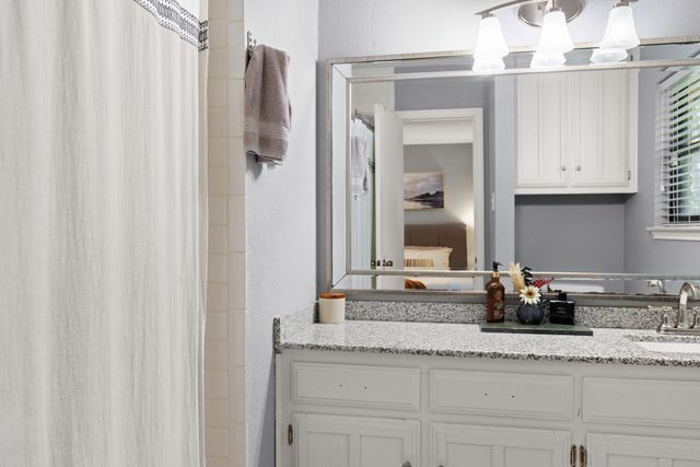 321 Oklahoma Avenue, Hewitt, TX 76643