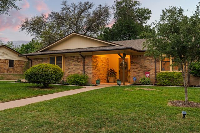 321 Oklahoma Avenue, Hewitt, TX 76643