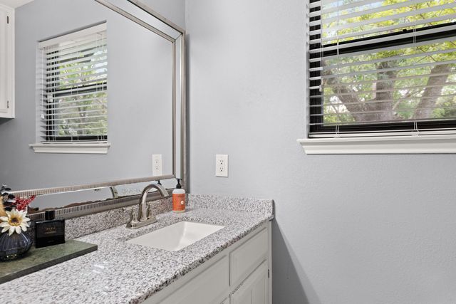 321 Oklahoma Avenue, Hewitt, TX 76643