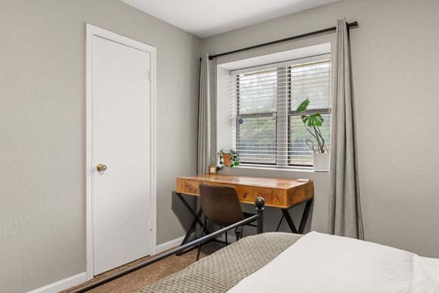 321 Oklahoma Avenue, Hewitt, TX 76643