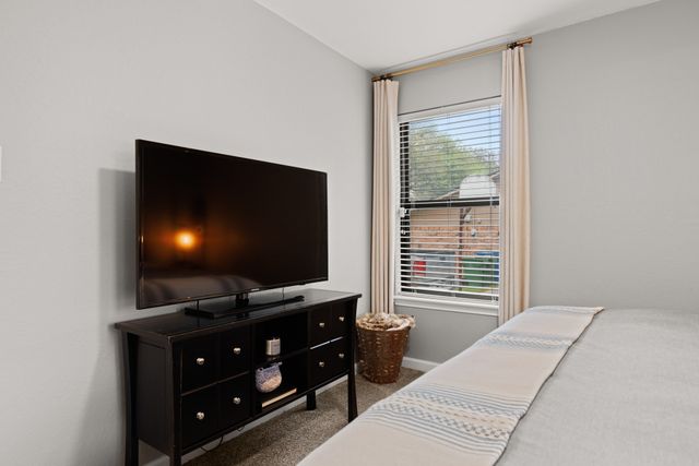 321 Oklahoma Avenue, Hewitt, TX 76643