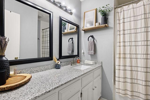 321 Oklahoma Avenue, Hewitt, TX 76643