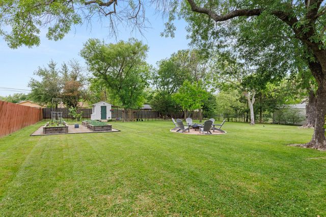 321 Oklahoma Avenue, Hewitt, TX 76643