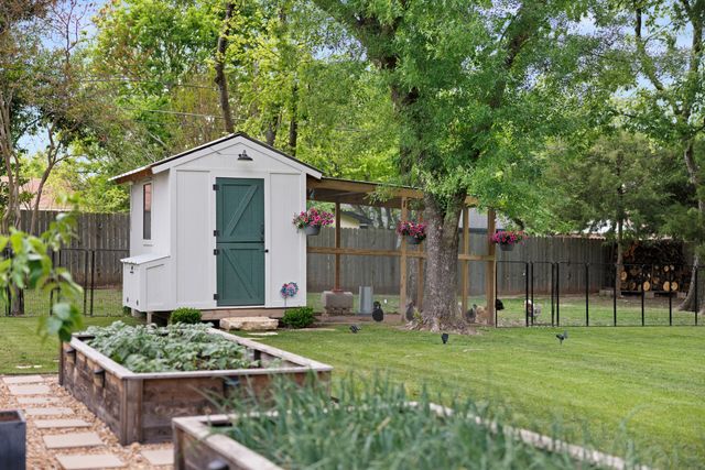 321 Oklahoma Avenue, Hewitt, TX 76643