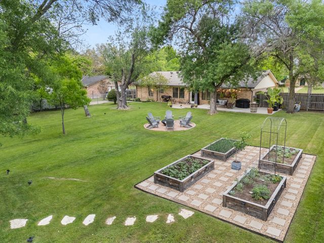 321 Oklahoma Avenue, Hewitt, TX 76643