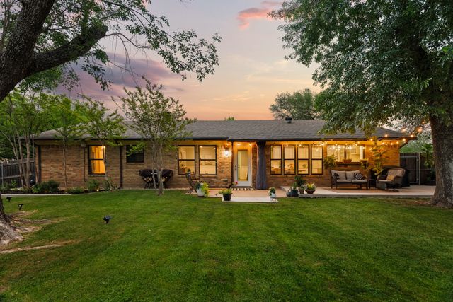 321 Oklahoma Avenue, Hewitt, TX 76643