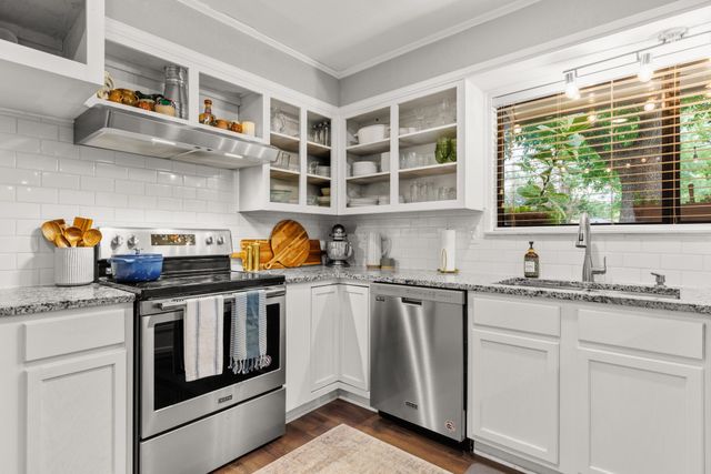 321 Oklahoma Avenue, Hewitt, TX 76643