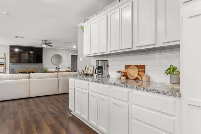 321 Oklahoma Avenue, Hewitt, TX 76643