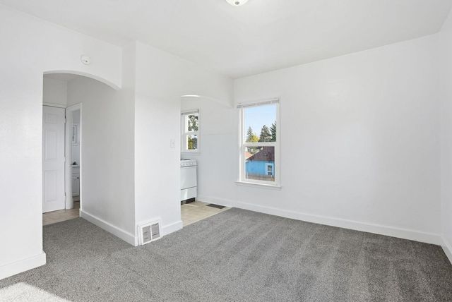 1704 N Ash St, Spokane, WA 99205