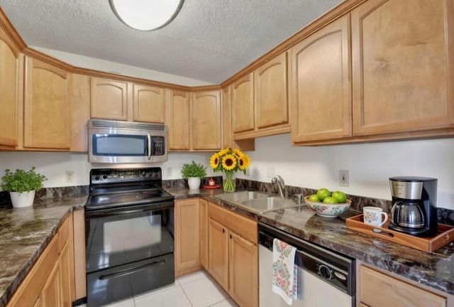 1013 Green Pine Boulevard G1, West Palm Beach, FL 33409