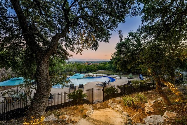 813 Moonlight Bay DR, Spicewood, TX 78669