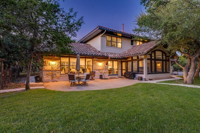 813 Moonlight Bay DR, Spicewood, TX 78669