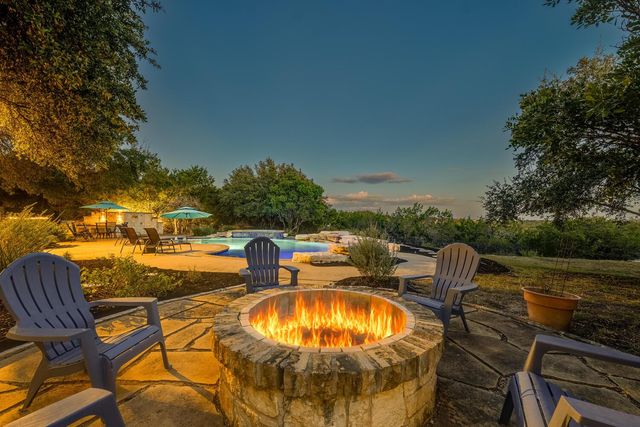 813 Moonlight Bay DR, Spicewood, TX 78669
