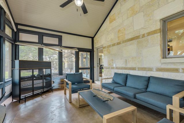 813 Moonlight Bay DR, Spicewood, TX 78669