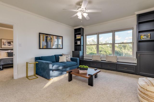 813 Moonlight Bay DR, Spicewood, TX 78669