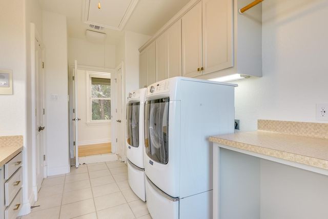 813 Moonlight Bay DR, Spicewood, TX 78669
