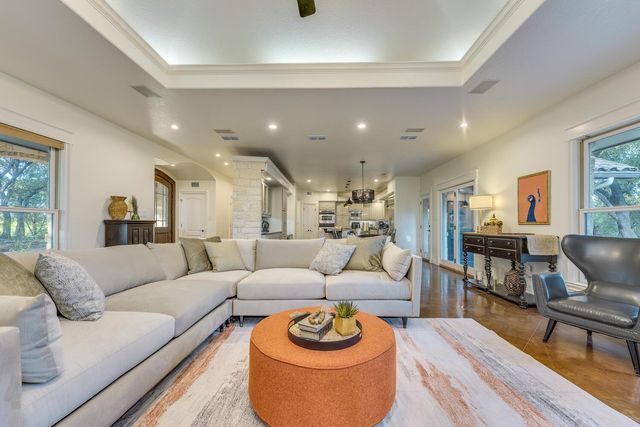 813 Moonlight Bay DR, Spicewood, TX 78669