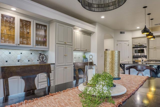 813 Moonlight Bay DR, Spicewood, TX 78669