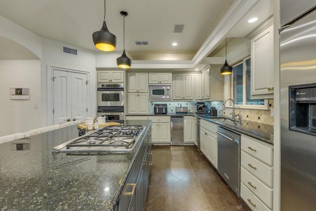 813 Moonlight Bay DR, Spicewood, TX 78669