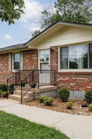 211 Friendship Dr, Goodlettsville, TN 37072