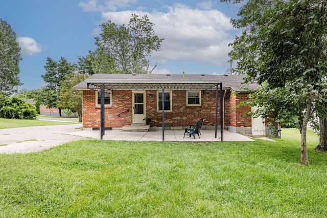 211 Friendship Dr, Goodlettsville, TN 37072