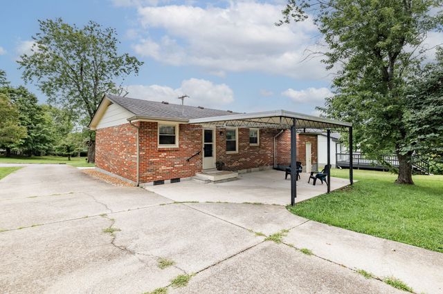 211 Friendship Dr, Goodlettsville, TN 37072