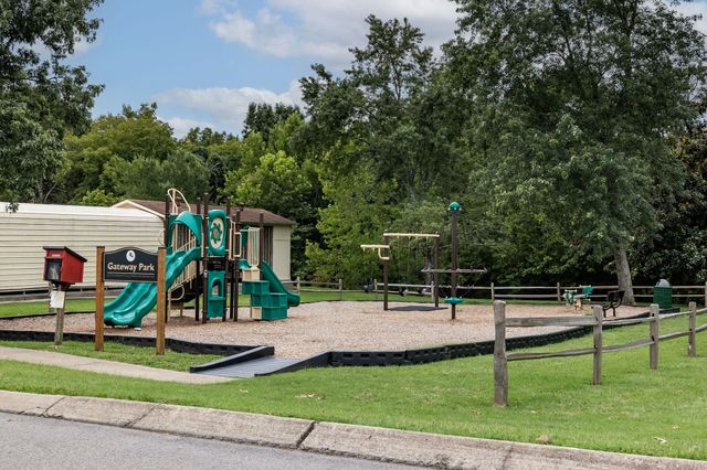 211 Friendship Dr, Goodlettsville, TN 37072