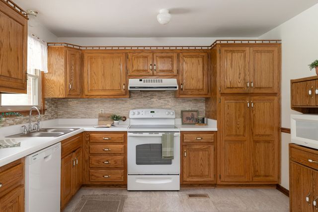 211 Friendship Dr, Goodlettsville, TN 37072