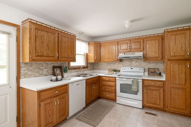 211 Friendship Dr, Goodlettsville, TN 37072