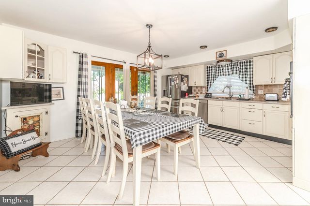 36 S ARLINGTON AVE, Berlin, NJ 08009