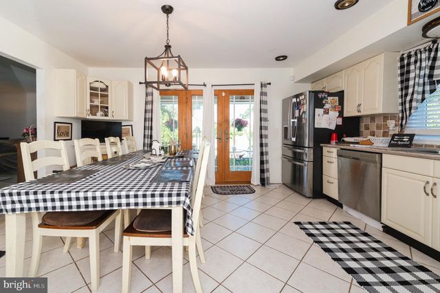 36 S ARLINGTON AVE, Berlin, NJ 08009