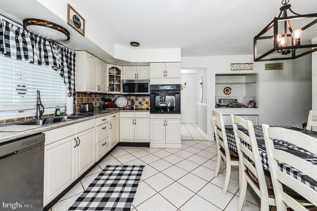 36 S ARLINGTON AVE, Berlin, NJ 08009