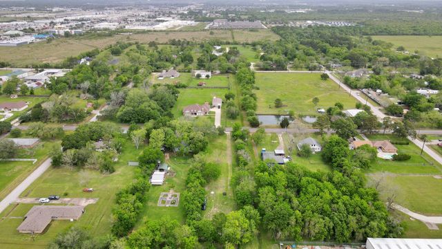 703 North Road, Baytown, TX 77521