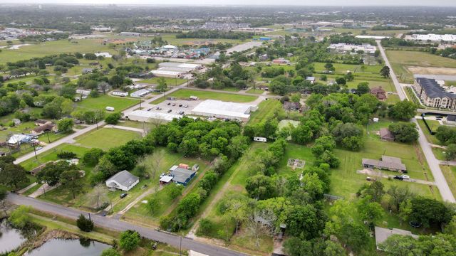 703 North Road, Baytown, TX 77521