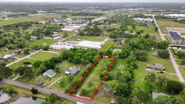 703 North Road, Baytown, TX 77521