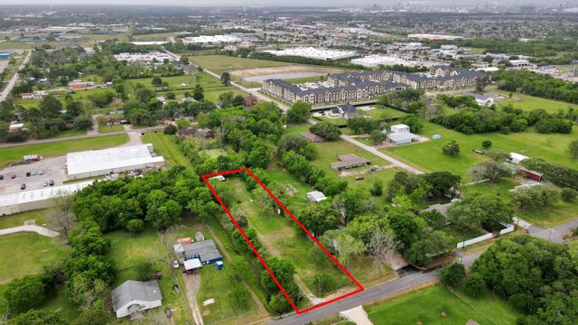 703 North Road, Baytown, TX 77521