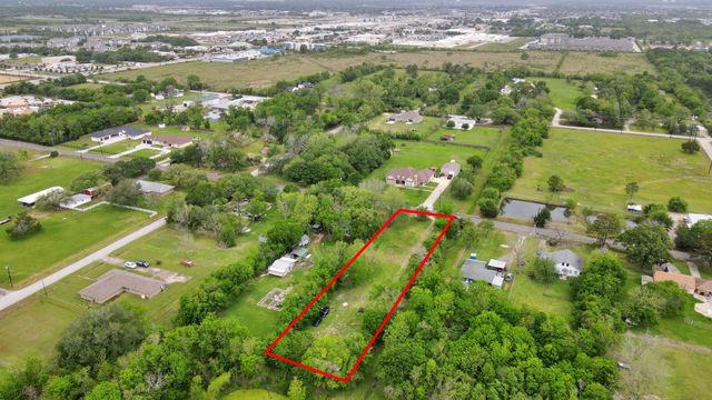 703 North Road, Baytown, TX 77521