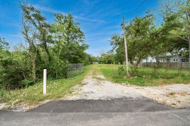 703 North Road, Baytown, TX 77521